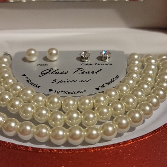 Jewelry - Picture 1 of 4